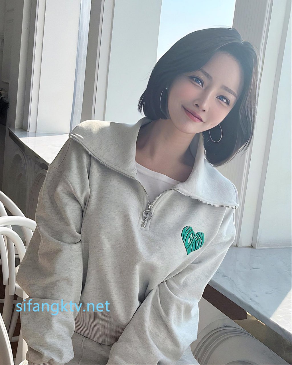颜射小甜心两男两女4PJQ啪啪，性感黑丝特写口交掰穴特写后人猛操